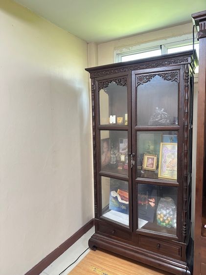 ตู้ไม้สัก