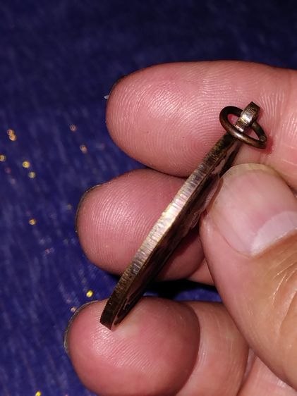 เหรียญ หลวงพ่อทองอยู่ วัดใหม่หนองพะอง สมุทรสาคร หลังเสือ ปี 2519 ที่ระลึกครบรอบ ๙๐ ปี บล็อกนิยม 2 จุดสายฝน เนื้อทองแดง พระสวยมาก มาพร้อมห่วง รูปที่ 4