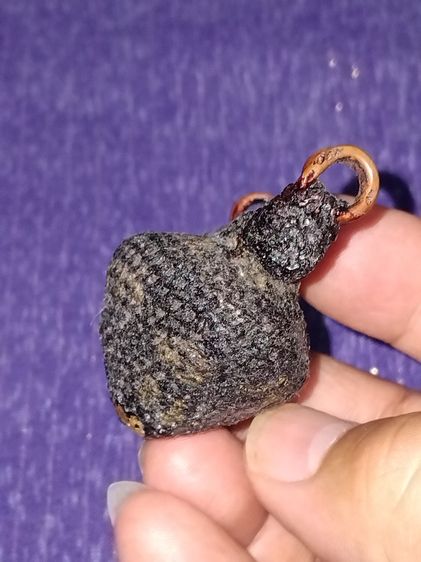 เบี้ยแก้ หลวงปู่เจือ วัดกลางบางแก้ว นครปฐม ปี 2548 ตอกโค้ด จารมือ ฝังตะกรุดยาวประมาณ 1.5 นิ้ว ถักเชือกดำ ปิดทอง สภาพสวยเก่าเก็บ ไม่ผ่านการใช รูปที่ 4