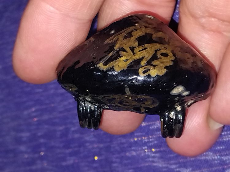 เบี้ยแก้ ผงยาวาสนา หลวงปู่เจือ วัดกลางบางแก้ว นครปฐม ปี 2548 3 ห่วง ตอกโค้ด จารมือ สภาพสวยเก่าเก็บ ไม่ผ่านการใช้ครับ พร้อมรูปถ่าย ด้านหลังปั