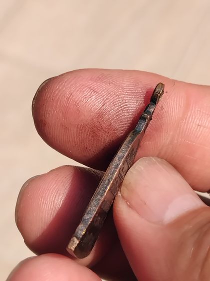 เหรียญระฆังรุ่นพิเศษ ปี 2513 หลวงพ่อพรหม วัดช่องแค นครสวรรค์ เนื้อทองแดง ขนาดเหรียญ ส่วนที่กว้างที่สุดประมาณ 2.4 ซม.สูงประมาณ 3.4 ซม จำนวน รูปที่ 3