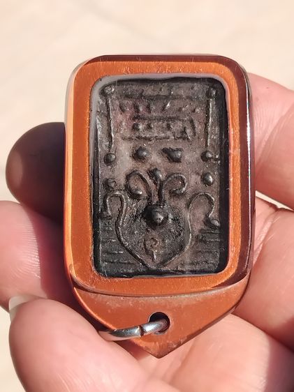 พระผงยาจินดามณี พิมพ์ปิดตา หลวงปู่บุญ วัดกลางบางแก้ว ประมาณปี 2459-2476 พิมพ์ คม ชัด ลึก ผิวแห้ง ขึ้นกากยา เป็นธรรมชาติเดิมๆ สภาพสวยมาก เก่า รูปที่ 4