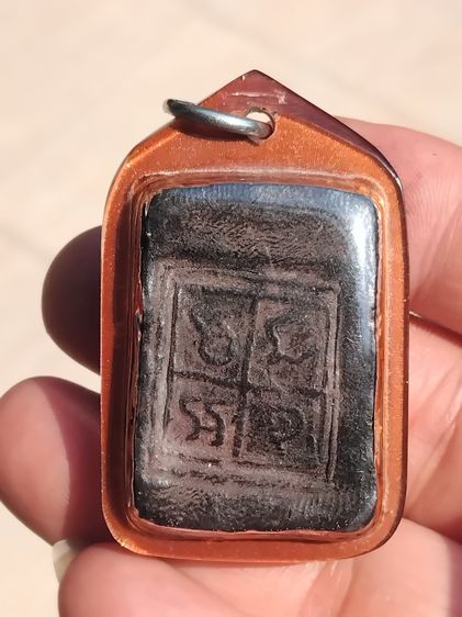 พระผงยาจินดามณี พิมพ์ปิดตา หลวงปู่บุญ วัดกลางบางแก้ว ประมาณปี 2459-2476 พิมพ์ คม ชัด ลึก ผิวแห้ง ขึ้นกากยา เป็นธรรมชาติเดิมๆ สภาพสวยมาก เก่า รูปที่ 2