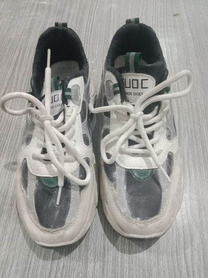 รองเท้าผ้าใบ 