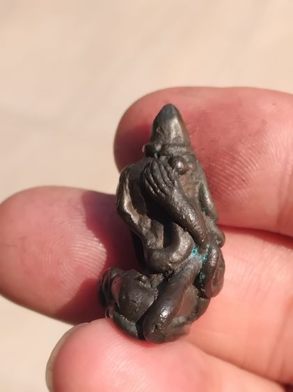 พระปิดตา หลวงพ่อทา วัดพะเนียงแตก นครปฐม พิมพ์เกลอเดี่ยว เนื้อสำริด ขนาดพระ 2 x 3 ซม.ท่านได้สร้างและปลุกเสกเอาไว้ในยุคแรกๆ ประมาณปี พ.ศ.2460  รูปที่ 3