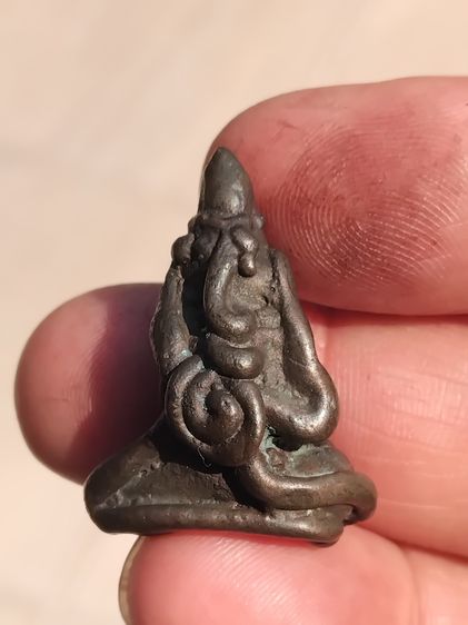 พระปิดตา หลวงพ่อทา วัดพะเนียงแตก นครปฐม พิมพ์เกลอเดี่ยว เนื้อสำริด ขนาดพระ 2 x 3 ซม.ท่านได้สร้างและปลุกเสกเอาไว้ในยุคแรกๆ ประมาณปี พ.ศ.2460  รูปที่ 2