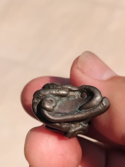 พระปิดตา หลวงพ่อทา วัดพะเนียงแตก นครปฐม พิมพ์เกลอเดี่ยว เนื้อสำริด ขนาดพระ 2 x 3 ซม.ท่านได้สร้างและปลุกเสกเอาไว้ในยุคแรกๆ ประมาณปี พ.ศ.2460  รูปที่ 5