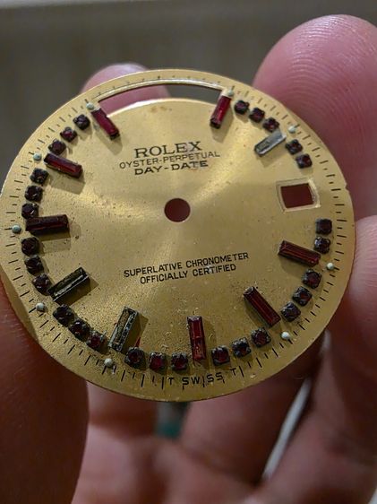 หน้าปัด นาฬิกา ยี่ห้อ ROLEX สวยเก่าเก็บ หลักพลอยสีแดง หายาก ขายตามสภาพ ไม่ได้รับประกัน พร้อมส่งครับ  รูปที่ 2