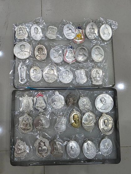 ของสะสม ของโบราณ เหรียญ สวย เหมาๆ เหรียญ  สีเงิน หนักๆ คละๆ  ขายเหมาๆ ทั้งหมด ตามสภาพ ไม่ได้รับประกัน เหมาๆ ตามรูป พร้อมส่งครับ