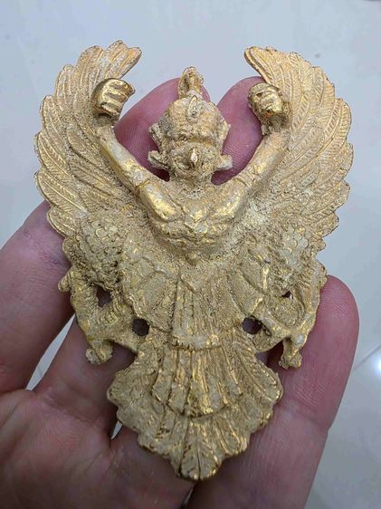 พระปิดตา  พญาครุฑ สีทอง สวยหนักๆ หายาก เดิมๆ ขายตามสภาพ ไม่ทราบที่ พร้อมส่งครับ 