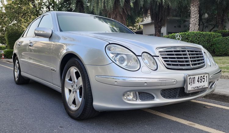 รถ Mercedes-Benz E-Class E200 Kompressor สี บรอนซ์เงิน