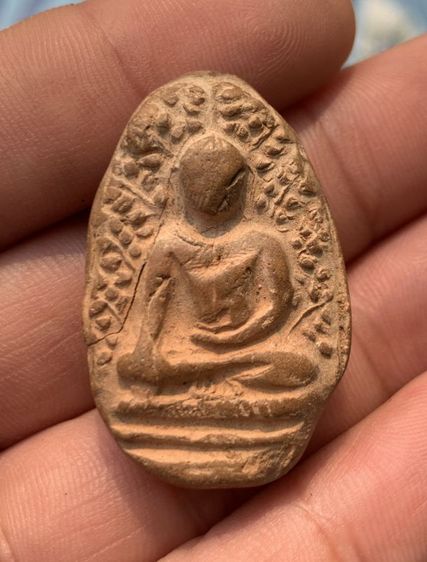 พระเนื้อดินเก่า