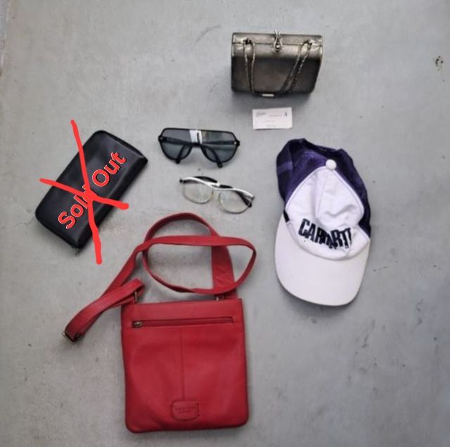 กระเป๋า Radley, กระเป๋าสตางค์ Prada, กระเป๋าโลหะItaly, หมวก Carhartt, แว่นVienna Line Germany, แว่น ITALY