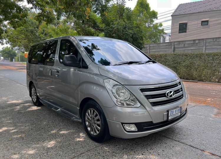 รถ Hyundai H-1  2.5 Maesto Touring สี เทา