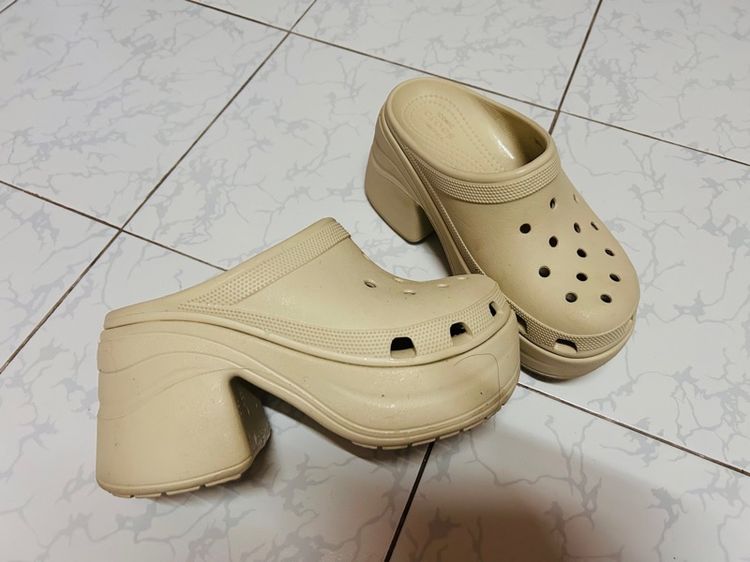 CROCS รองเท้าส้นสูงสตรีสภาพใหม่ ขนาด W7 รูปที่ 2