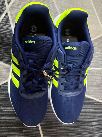 รองเท้า Adidas