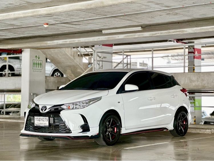 รถ Toyota Yaris 1.2 Entry สี ขาว