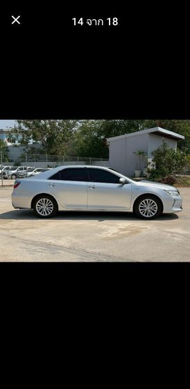 รถ Toyota Camry 2.5 Hybrid สี บรอนซ์เงิน