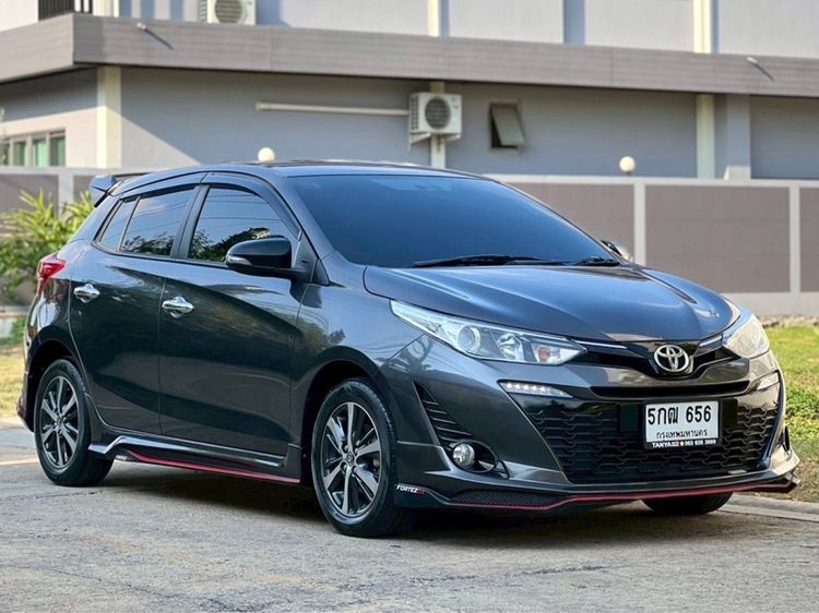 รถ Toyota Yaris 1.2 High สี เทา