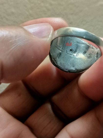 แหวนตราโล่เนื้อเงิน หลวงพ่อมุ่ย วัดดอนไร่ ไทยแลนด์เป็นผผู้ผลิต ลงยาแดงเต็มสวยมาก  THAILAND MADE IN สภาพสวย เจ้าของเดิมใช้รักษาดีมาก 62-64 รูปที่ 6