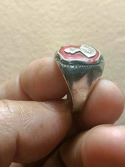 แหวนตราโล่เนื้อเงิน หลวงพ่อมุ่ย วัดดอนไร่ ไทยแลนด์เป็นผผู้ผลิต ลงยาแดงเต็มสวยมาก  THAILAND MADE IN สภาพสวย เจ้าของเดิมใช้รักษาดีมาก 62-64 รูปที่ 4