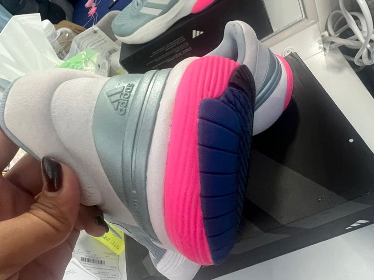 รองเท้า Adidas ของแท้ รูปที่ 4