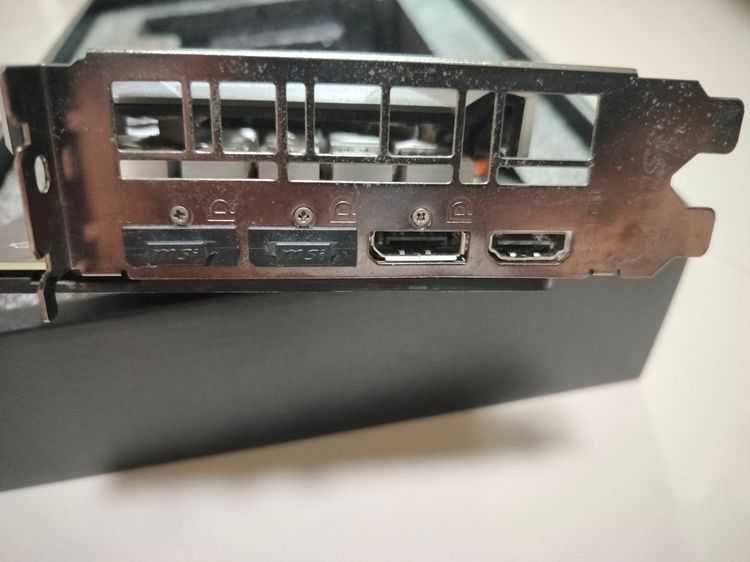 ขาย AMD Radeon RX 5500 XT 8GB มือสอง สภาพดี เล่นเกมลื่น
