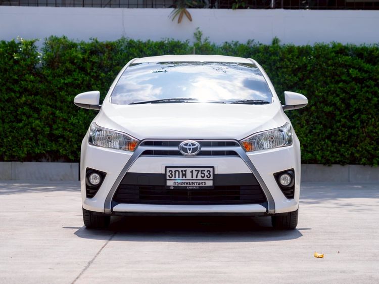 Toyota Yaris 2015 1.2 E Sedan เบนซิน ไม่ติดแก๊ส เกียร์อัตโนมัติ ขาว รูปที่ 2