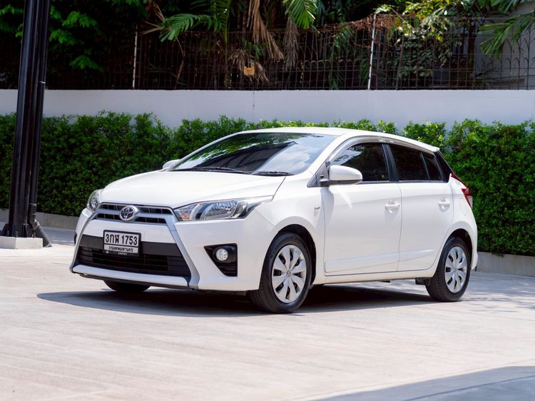 Toyota Yaris 2015 1.2 E Sedan เบนซิน ไม่ติดแก๊ส เกียร์อัตโนมัติ ขาว รูปที่ 3