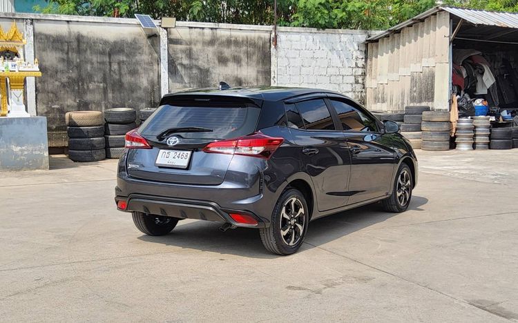 Toyota Yaris 2023 1.2 Premium Sedan เบนซิน ไม่ติดแก๊ส เกียร์อัตโนมัติ เทา รูปที่ 4