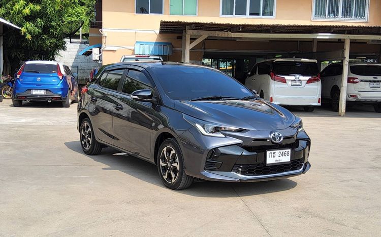 Toyota Yaris 2023 1.2 Premium Sedan เบนซิน ไม่ติดแก๊ส เกียร์อัตโนมัติ เทา รูปที่ 3