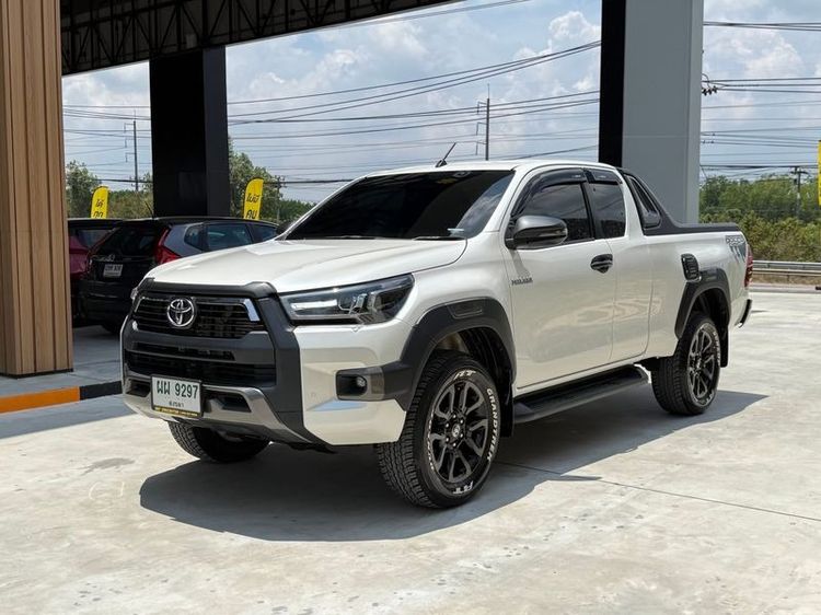 รถ Toyota Hilux Revo Smart Cab Prerunner 2x4 2.4 Rocco สี ขาว