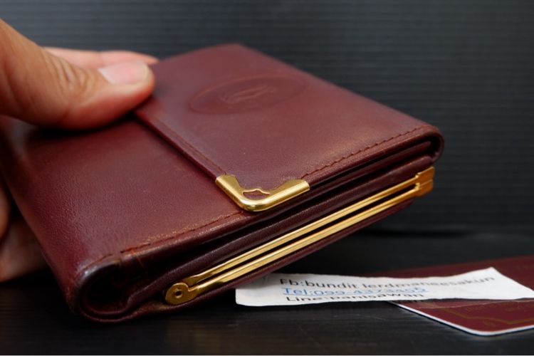 กระเป๋าสตางค์ Cartier Must de Cartier วินเทจ สีBurgundy ปี90 พร้อมการ์ดเดิม 1,550 บาท รูปที่ 11