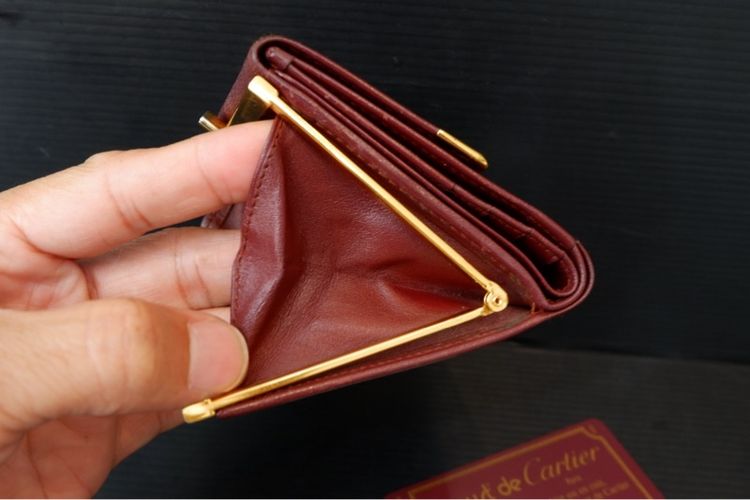 กระเป๋าสตางค์ Cartier Must de Cartier วินเทจ สีBurgundy ปี90 พร้อมการ์ดเดิม 1,550 บาท รูปที่ 13