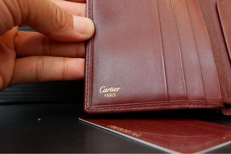 กระเป๋าสตางค์ Cartier Must de Cartier วินเทจ สีBurgundy ปี90 พร้อมการ์ดเดิม 1,550 บาท รูปที่ 7
