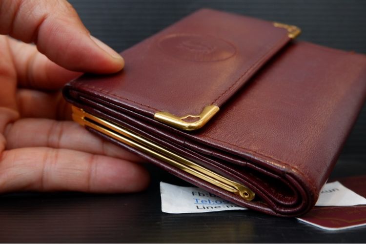 กระเป๋าสตางค์ Cartier Must de Cartier วินเทจ สีBurgundy ปี90 พร้อมการ์ดเดิม 1,550 บาท รูปที่ 10