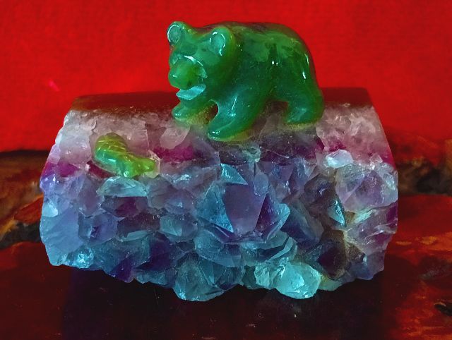 USA.หมีกริซลี่หยกแท้แกะมือสุดงามสภาพเยี่ยมจากอเมริกา