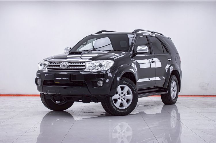 รถ Toyota Fortuner 3.0 V สี ดำ