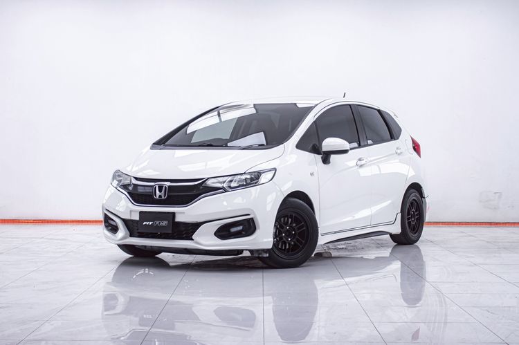 รถ Honda Jazz 1.5 V สี ขาว