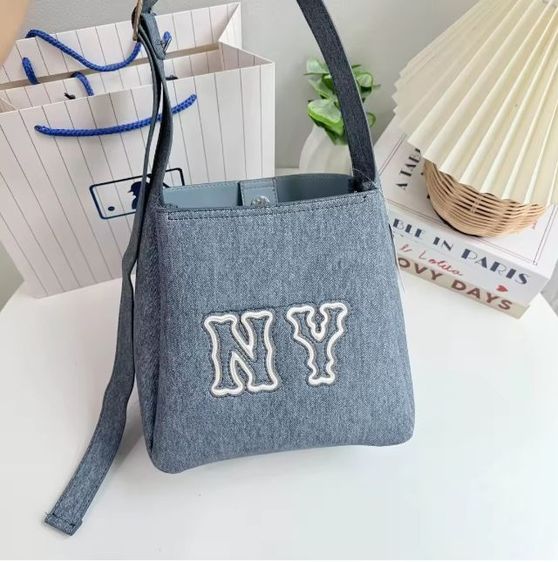 กระเป๋าสะพาย MLB coopers bucket ทรงถัง รุ่นผ้าแคนวาสทั้งใบ สวยจึ้ง มี 2 สี ของแท้💯ลดราคา70เปอร์เซ็น รูปที่ 3