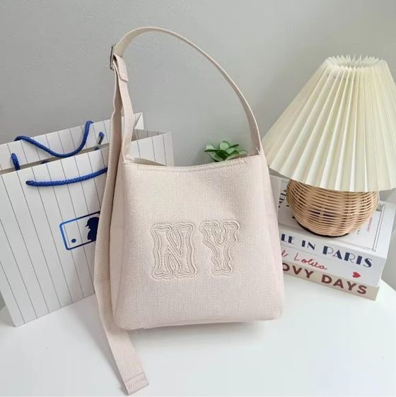 กระเป๋าสะพาย MLB coopers bucket ทรงถัง รุ่นผ้าแคนวาสทั้งใบ สวยจึ้ง มี 2 สี ของแท้💯ลดราคา70เปอร์เซ็น รูปที่ 6