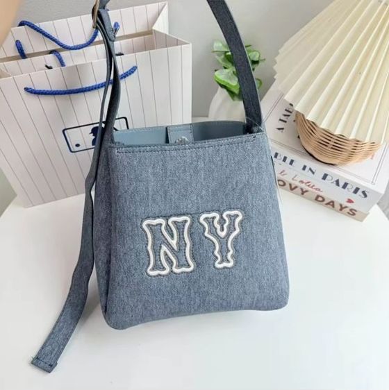 กระเป๋าสะพาย MLB coopers bucket ทรงถัง รุ่นผ้าแคนวาสทั้งใบ สวยจึ้ง มี 2 สี ของแท้💯ลดราคา70เปอร์เซ็น รูปที่ 13