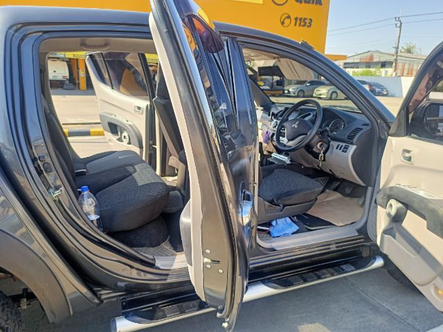 Mitsubishi Triton 2012 2.4 GLS Plus เบนซิน เกียร์ธรรมดา เทา รูปที่ 4