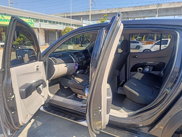 Mitsubishi Triton 2012 2.4 GLS Plus เบนซิน เกียร์ธรรมดา เทา รูปที่ 3