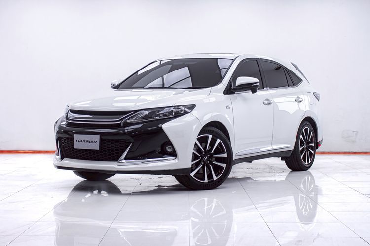 รถ Toyota Harrier 2.0 สี ขาว