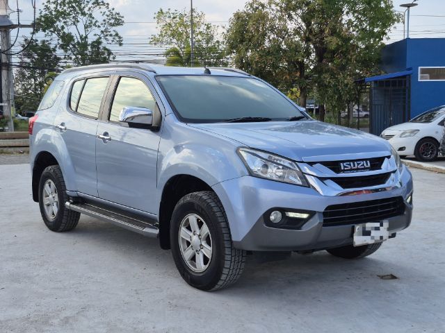 รถ Isuzu MU-X 2.5 สี ฟ้า