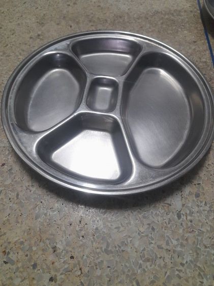 ถาดหลุม ม้าลายแท้ครับ สแตนเลสแท้ครับ ใบละ190 บาทครับ