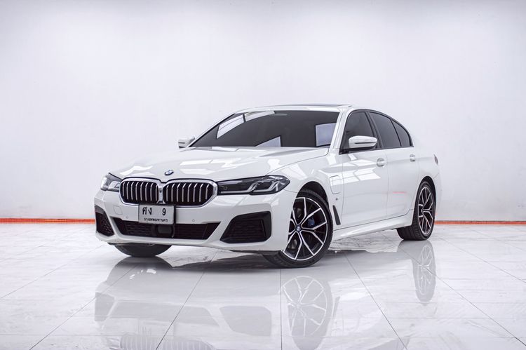 รถ BMW Series 5 530e สี ขาว