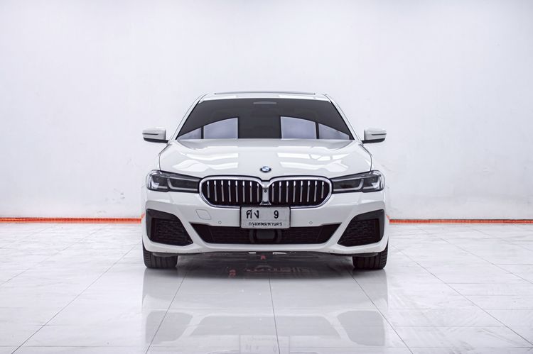 BMW Series 5 2024 530e Sedan ปลั๊กอินไฮบริด (PHEV) ไม่ติดแก๊ส เกียร์อัตโนมัติ ขาว รูปที่ 4