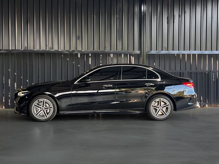 Mercedes-Benz C-Class 2023 C350e Sedan ปลั๊กอินไฮบริด (PHEV) ไม่ติดแก๊ส เกียร์อัตโนมัติ ดำ รูปที่ 2